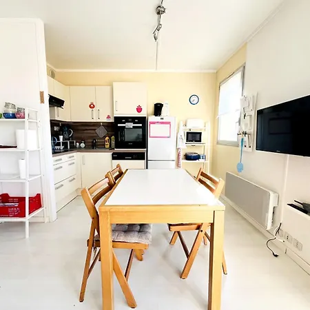 Appartamento T2 Entier, Balcon, Piscine, Tennis Et Accès Direct à La Plage!