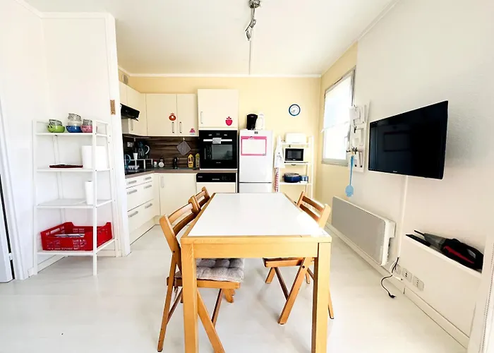 Appartement T2 Entier, Balcon, Piscine, Tennis Et Acces Direct A La Plage!